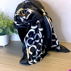 C style scarf 🧣 or bag accessory 👜